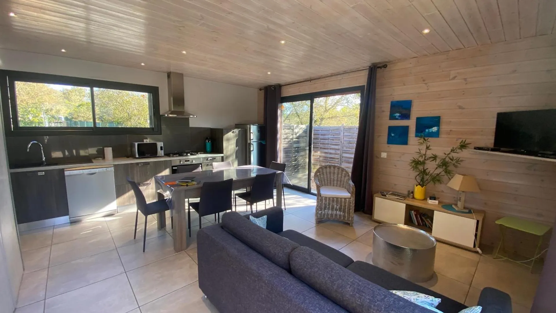 Villa Les Galets Salavas 0*,  France